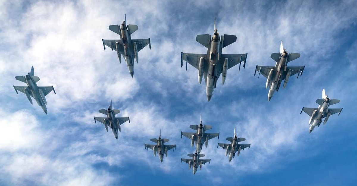 Ukraine erhält nach der Pilotenausbildung 42 US-Kampfflugzeuge der vierten Generation F-16 Fighting Falcon Ukraine erhält nach der Pilotenausbildung 42 US-Kampfflugzeuge der vierten Generation F-16 Fighting Falcon