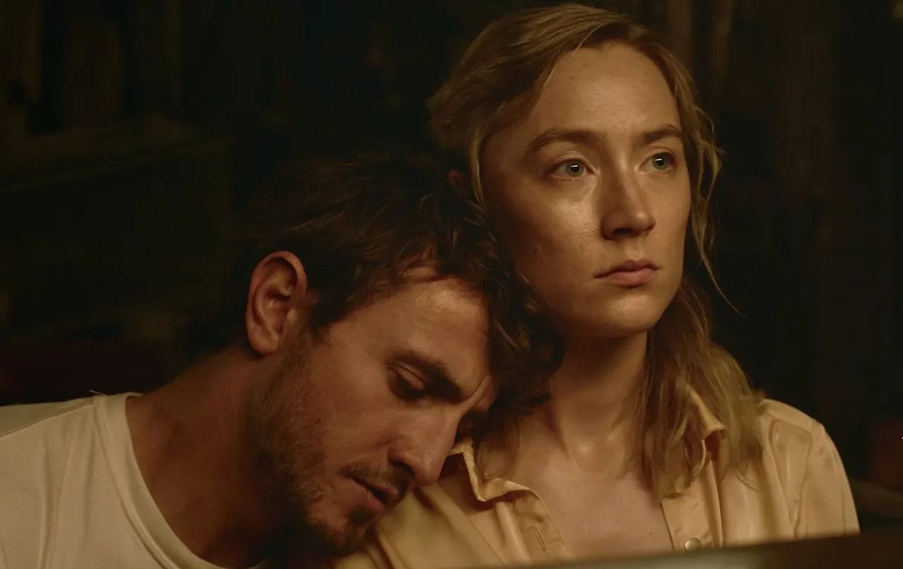 Der sensationelle Trailer zum neuen apokalyptischen Thriller mit Saoirse Ronan und Paul Maskell in den Hauptrollen vereint den Geist von "Black Mirror" und "Interstellar" Der sensationelle Trailer zum neuen apokalyptischen Thriller mit Saoirse Ronan und Paul Maskell in den Hauptrollen vereint den Geist von "Black Mirror" und "Interstellar"