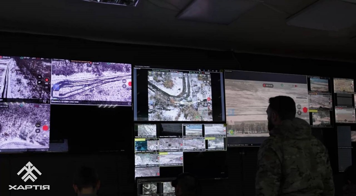 Brigada Hartija in der Operativen Berichterstattung: Ein Blick auf die moderne Überwachung Werfen wir einen Blick darauf: Ein Moment aus dem Video der Hartley-Brigade