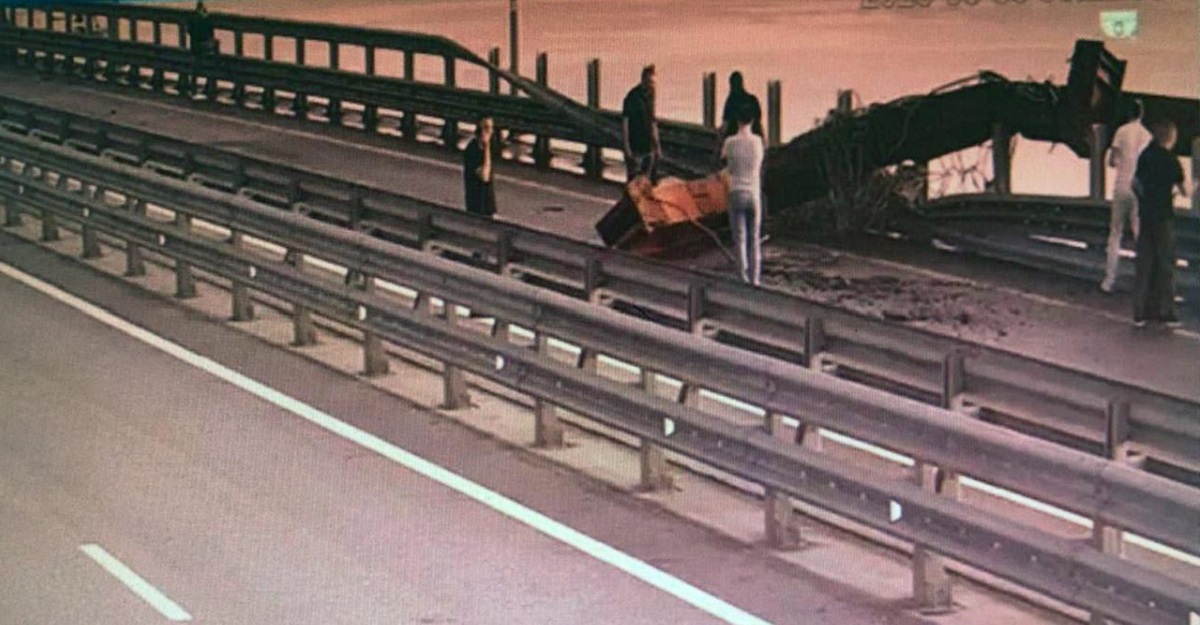 Krimbrücke: dokumentarische Bilder des Vorfalls Fotobericht: Krimbrücke nach dem Vorfall