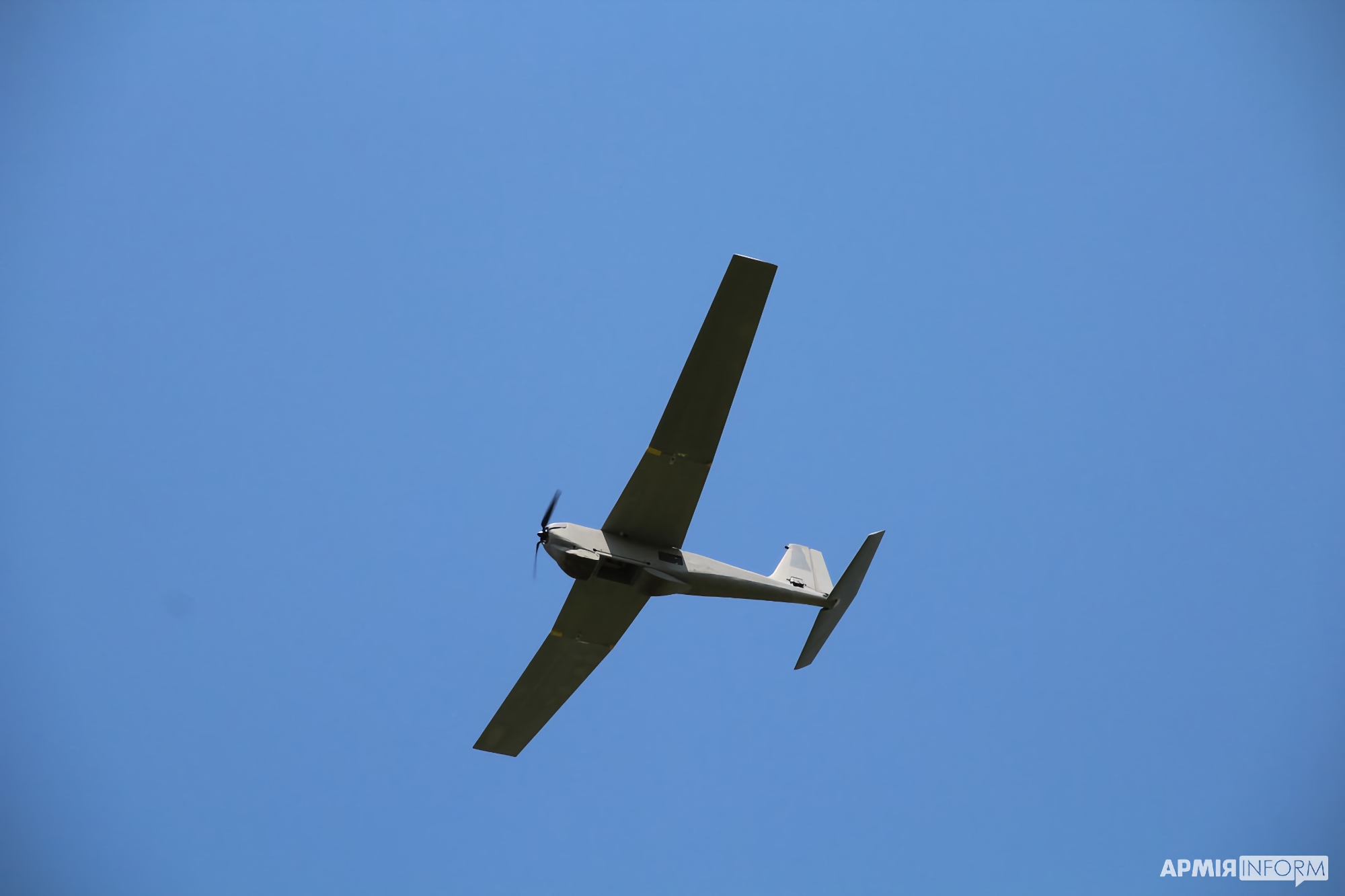 Die Luftaufklärung der Streitkräfte der Ukraine verwendet amerikanische UAVs RQ-20 Puma mit einer Nachtsichtkamera. Ein solcher Komplex kostet 250.000 Dollar Die Luftaufklärung der Streitkräfte der Ukraine verwendet amerikanische UAVs RQ-20 Puma mit einer Nachtsichtkamera. Ein solcher Komplex kostet 250.000 Dollar