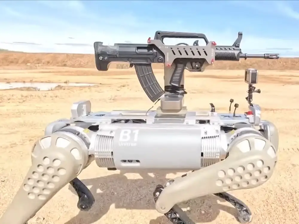 China präsentiert einen Roboterhund mit einem Maschinengewehr auf dem Rücken China präsentiert einen Roboterhund mit einem Maschinengewehr auf dem Rücken