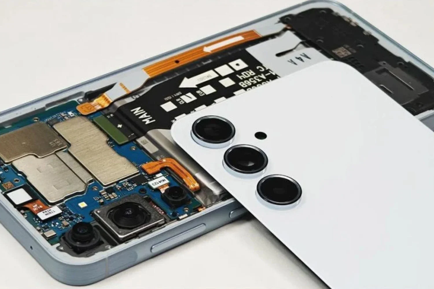 iFixit stellt die Zusammenarbeit mit Samsung wegen hoher Preise und Problemen bei der Teileverfügbarkeit ein iFixit stellt die Zusammenarbeit mit Samsung wegen hoher Preise und Problemen bei der Teileverfügbarkeit ein