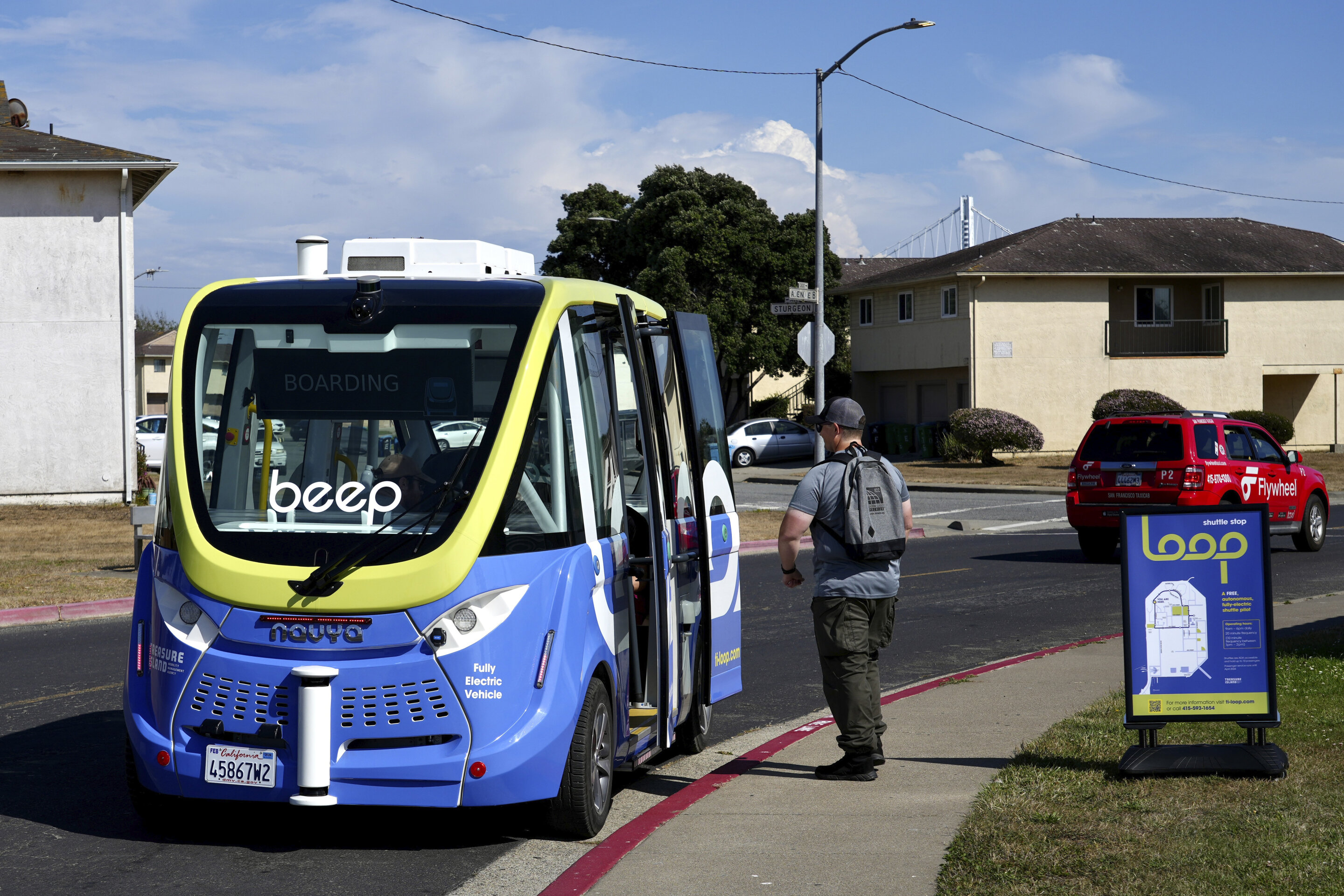 San Francisco hat einen unbemannten Busservice eingeführt, der Fahrgäste kostenlos um Treasure Island herumführt San Francisco hat einen unbemannten Busservice eingeführt, der Fahrgäste kostenlos um Treasure Island herumführt