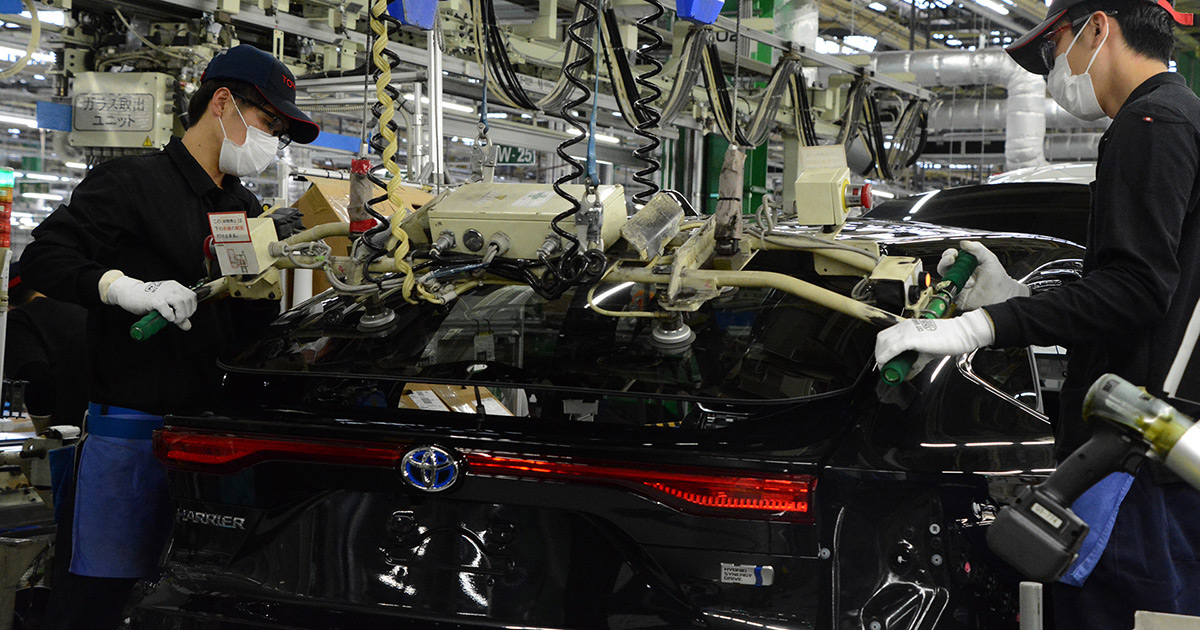 Hochtechnologie und Ästhetik: eine neue Etappe in der Produktion des Toyota Harrier Beginn der Produktion des schnittigen Toyota Harrier im Werk Takaoka