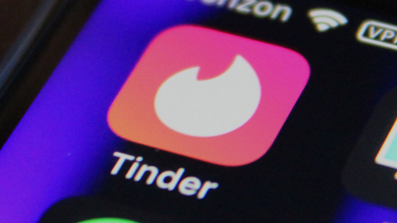 Tinder testet eine KI-Foto-Matching-Funktion, die Nutzern beim Erstellen von Dating-Profilen helfen soll Tinder testet eine KI-Foto-Matching-Funktion, die Nutzern beim Erstellen von Dating-Profilen helfen soll