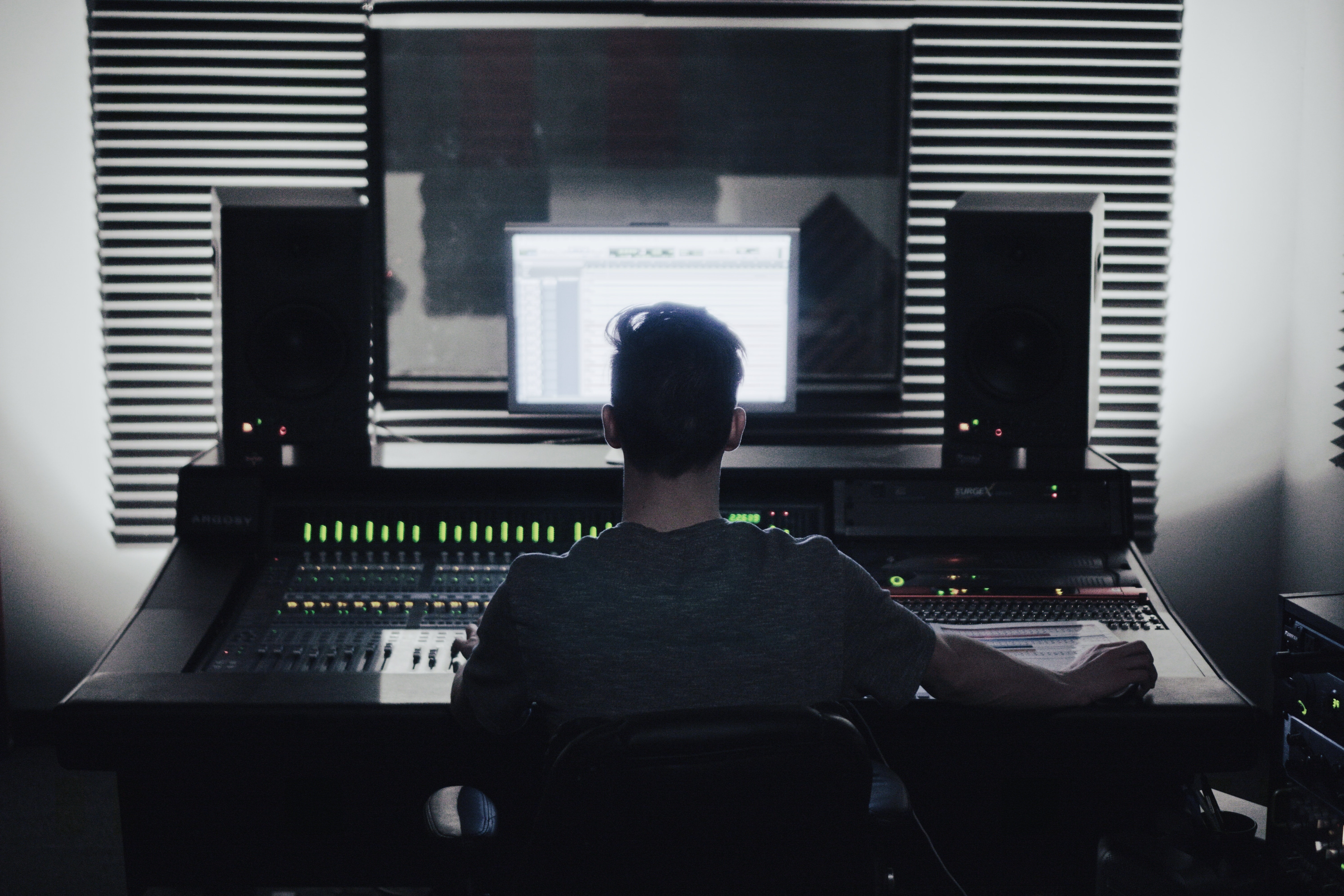 Google und Universal Music diskutieren über die Entwicklung künstlicher Intelligenz, um die Stimmen von Künstlern zu reproduzieren Google und Universal Music diskutieren über die Entwicklung künstlicher Intelligenz, um die Stimmen von Künstlern zu reproduzieren