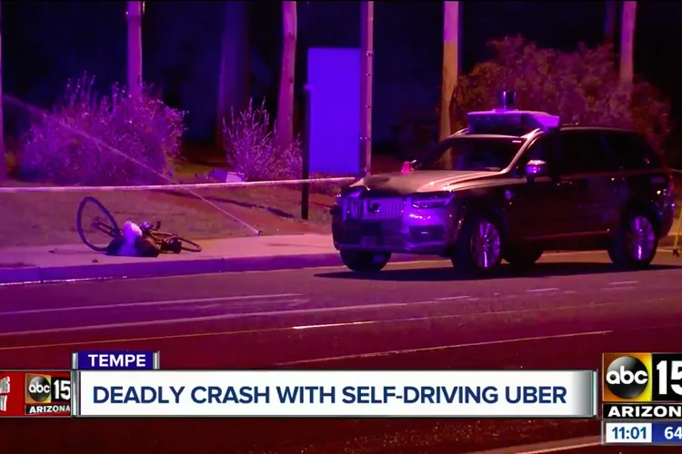 Uber-Fahrer, der in den ersten tödlichen Unfall mit einem selbstfahrenden Auto verwickelt war, bekennt sich schuldig Uber-Fahrer, der in den ersten tödlichen Unfall mit einem selbstfahrenden Auto verwickelt war, bekennt sich schuldig