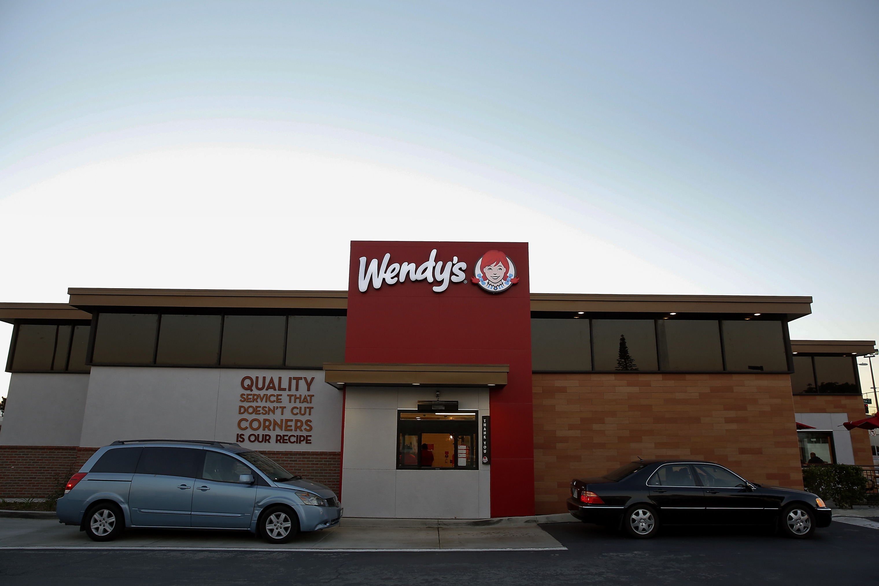 Wendy's testet einen KI-gesteuerten Chatbot, der Restaurantbestellungen entgegennimmt Wendy's testet einen KI-gesteuerten Chatbot, der Restaurantbestellungen entgegennimmt