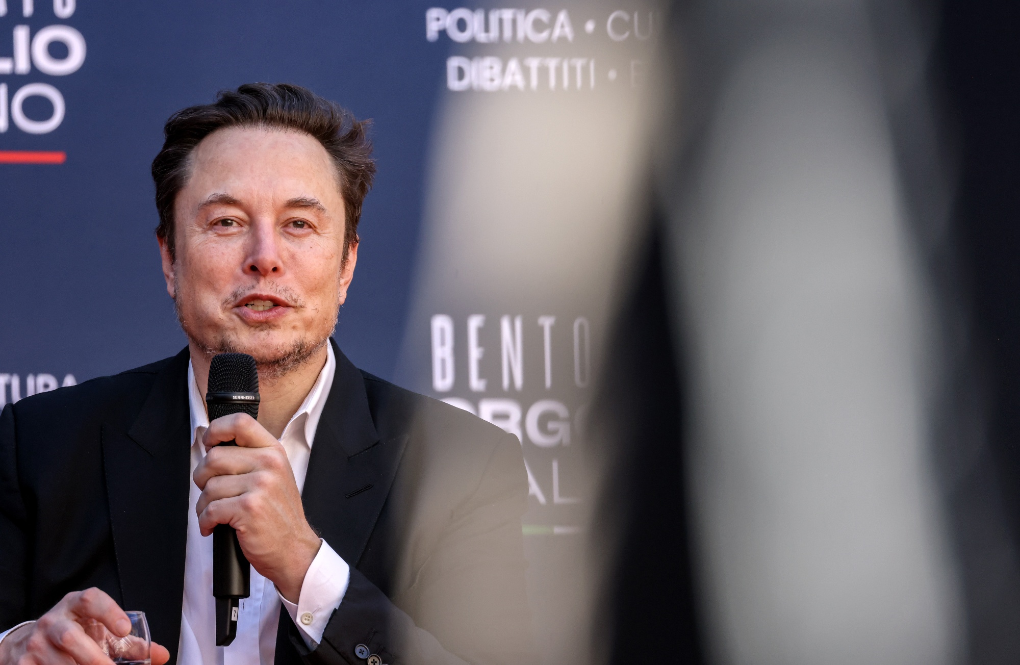 Elon Musks xAI sucht bis zu 4 Milliarden Dollar, um mit OpenAI zu konkurrieren Elon Musks xAI sucht bis zu 4 Milliarden Dollar, um mit OpenAI zu konkurrieren