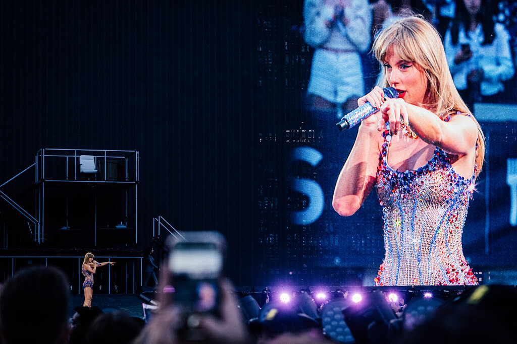 Betrüger haben ein Deepfake von Taylor Swift erstellt, in dem sie "kostenlose" Luxusgeschirrsets verschenkt
