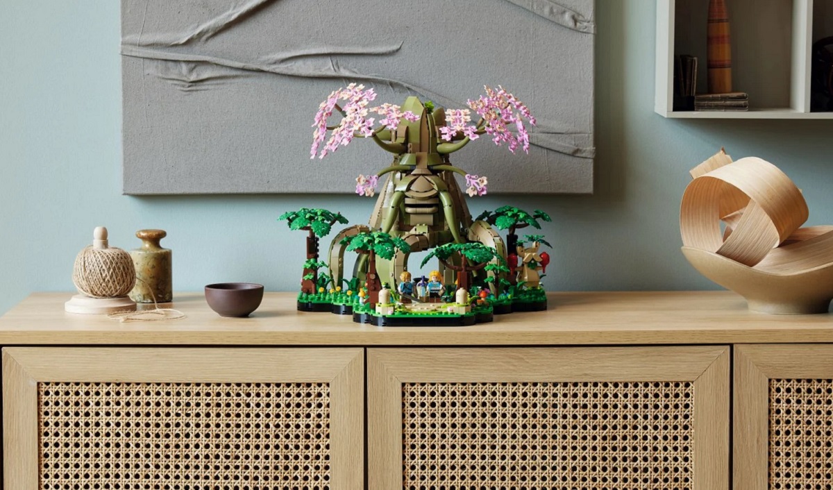 In einer interessanten Zusammenarbeit zwischen Nintendo und LEGO wurde der erste The Legend of Zelda-Baukasten angekündigt, mit dem du zwei Varianten des Großen Baums von Deku zusammenbauen kannst In einer interessanten Zusammenarbeit zwischen Nintendo und LEGO wurde der erste The Legend of Zelda-Baukasten angekündigt, mit dem du zwei Varianten des Großen Baums von Deku zusammenbauen kannst