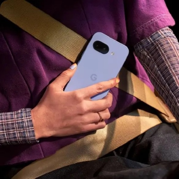 Ein Rendering des Google Pixel 9a in der Farbe Obsidian