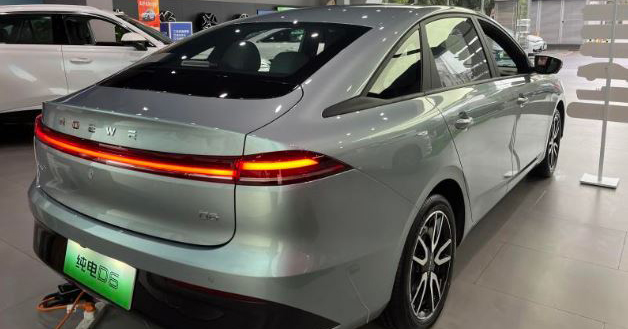 Roewe D6 Limousine im harten Einsatz Roewe D6 Limousine im harten Einsatz