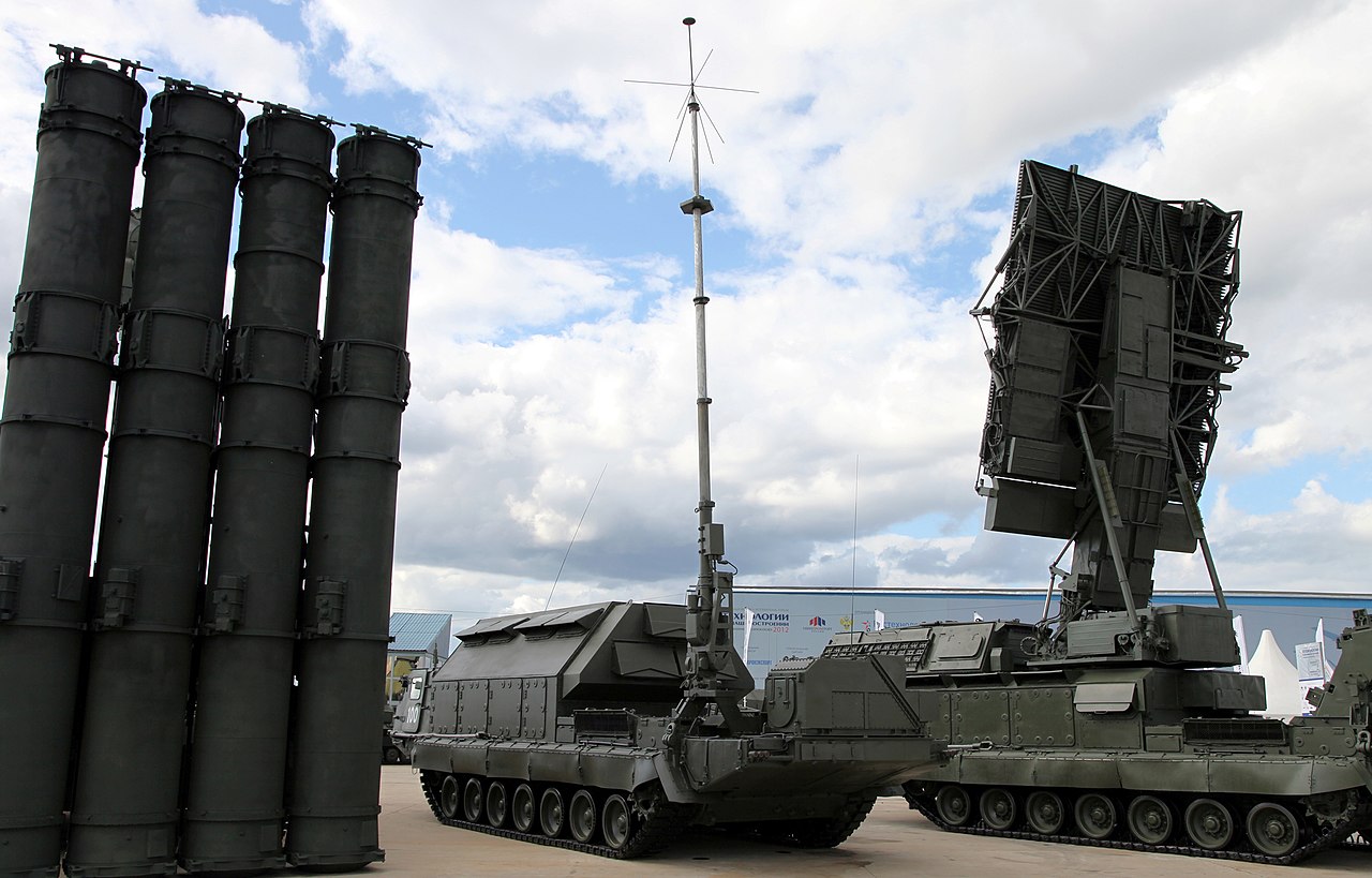 HIMARS traf die Abschussvorrichtungen, das Lenksystem und das Radar eines seltenen russischen Boden-Luft-Raketensystems S-300V4 Antey, das ballistische Raketen abfangen kann HIMARS traf die Abschussvorrichtungen, das Lenksystem und das Radar eines seltenen russischen Boden-Luft-Raketensystems S-300V4 Antey, das ballistische Raketen abfangen kann