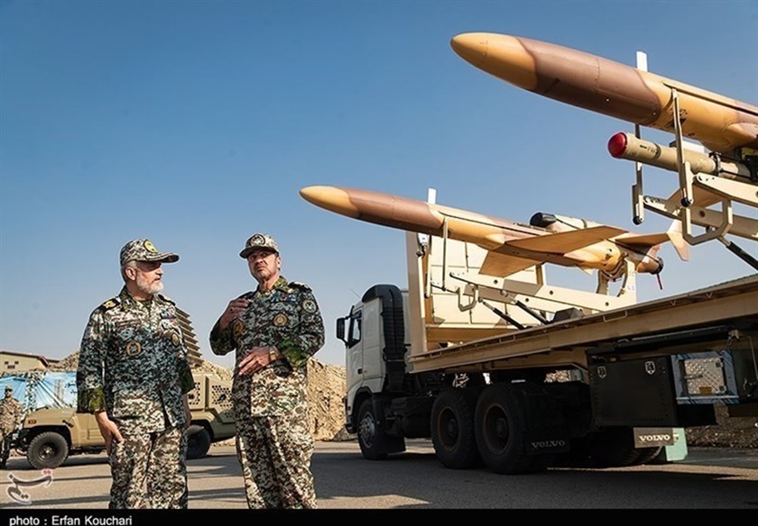 Iran hat einen unbemannten Abfangjäger auf der Basis der Karrar-Drohne mit einer AD-08-Flugabwehrrakete entwickelt, um Bedrohungen aus der Luft zu zerstören Iran hat einen unbemannten Abfangjäger auf der Basis der Karrar-Drohne mit einer AD-08-Flugabwehrrakete entwickelt, um Bedrohungen aus der Luft zu zerstören