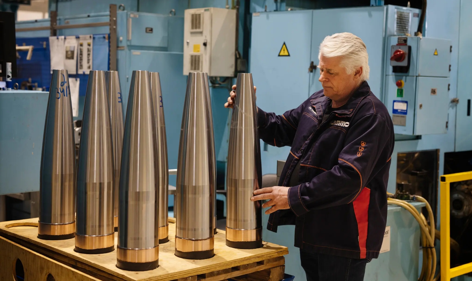 Herstellung von Geschossen Illustratives Bild der Schalenproduktion
