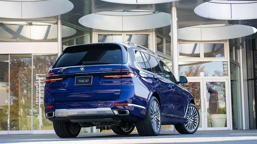 BMW X7 Nishiki Lounge in Velvet Blue. BMW X7 Nishiki Lounge in Velvet Blue.