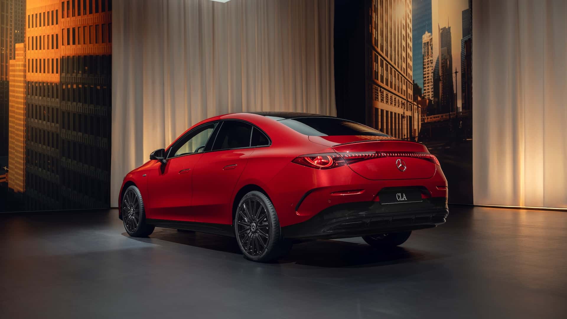 Der neue Mercedes-Benz CLA vor schöner Kulisse