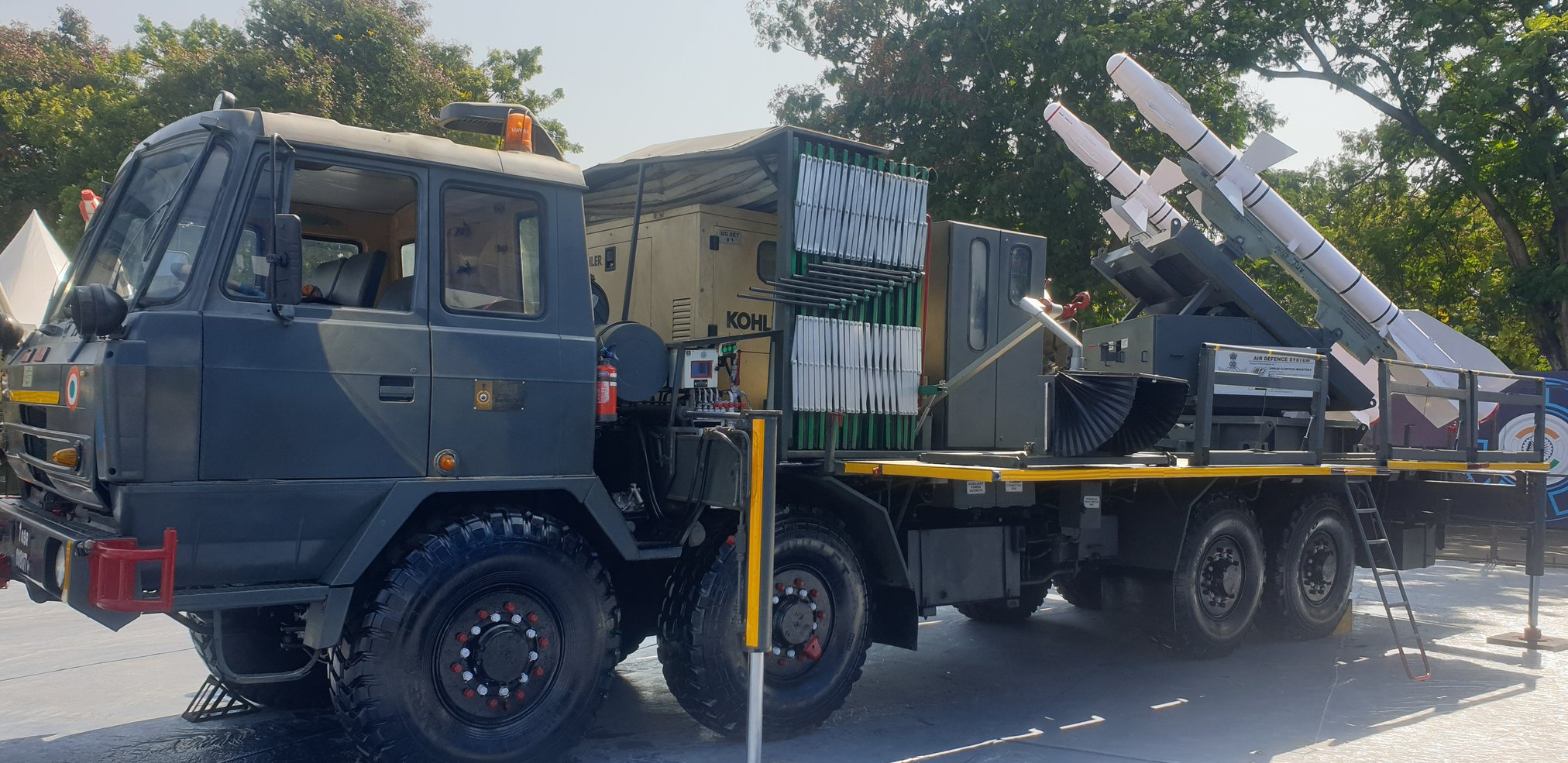 Indien stellt das Luftverteidigungssystem Samar-2 mit P-27T-Rakete und Tatra 815-Fahrgestell vor Indien stellt das Luftverteidigungssystem Samar-2 mit P-27T-Rakete und Tatra 815-Fahrgestell vor