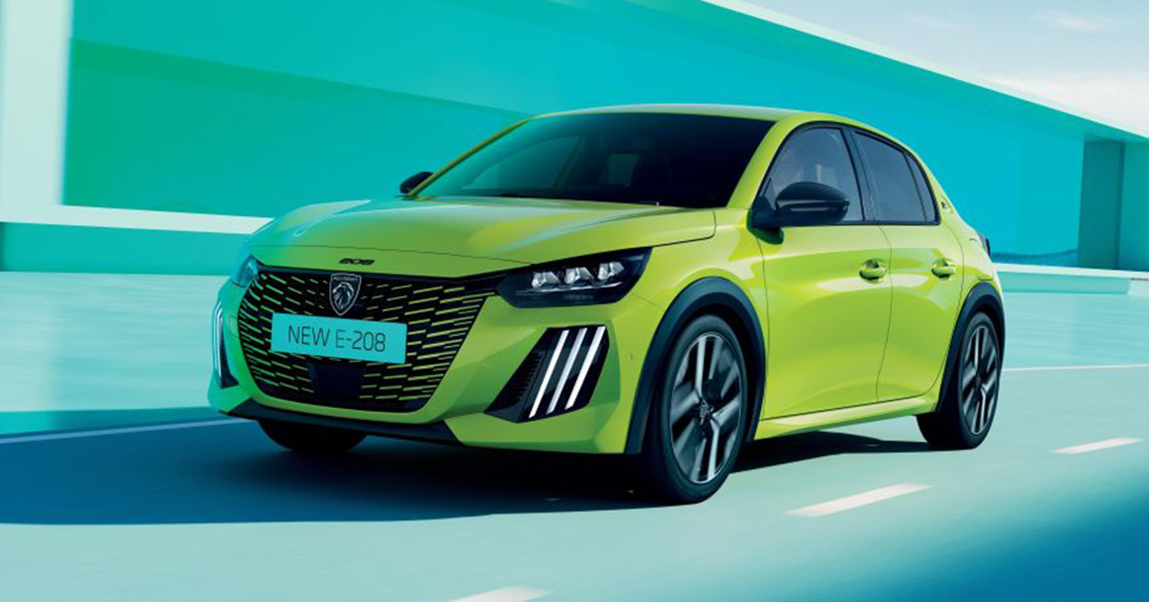 Peugeot E-208 vor dem Hintergrund der städtischen Kulisse Peugeot E-208 vor dem Hintergrund der städtischen Kulisse