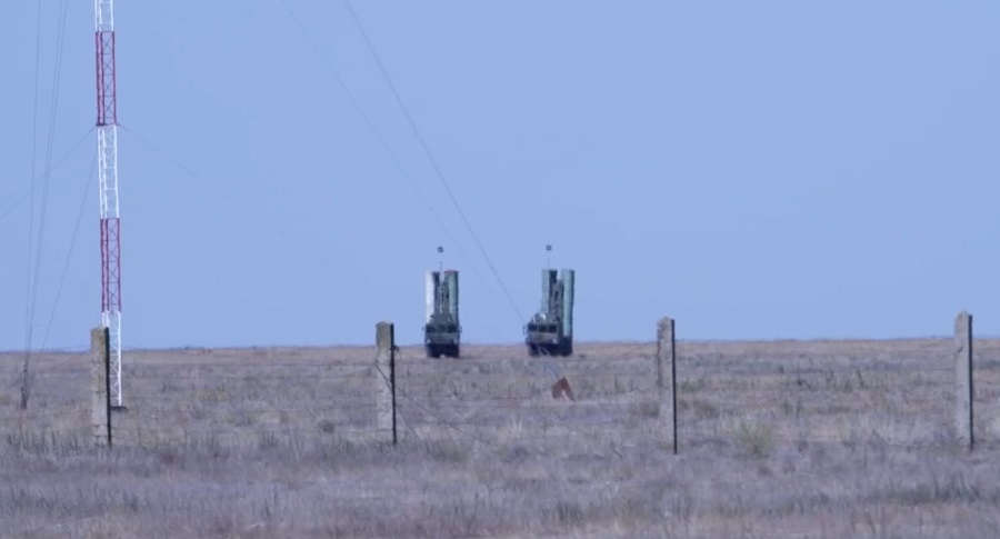 Die Russen entwickeln angeblich eine hochpräzise Boden-Boden-Rakete mit größerem Sprengkopf und größerer Reichweite für das Luftabwehrsystem S-400 Triumf Die Russen entwickeln angeblich eine hochpräzise Boden-Boden-Rakete mit größerem Sprengkopf und größerer Reichweite für das Luftabwehrsystem S-400 Triumf