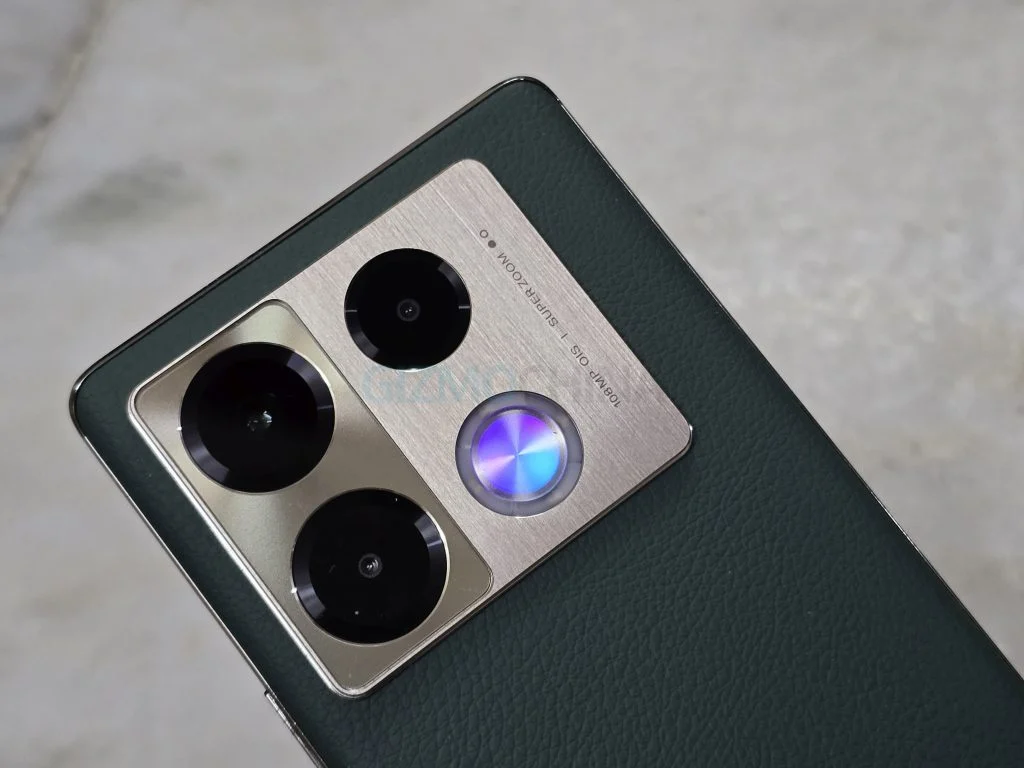 Infinix Note 50 Smartphone mit eingeschaltetem Display Infinix Note 50 Smartphone mit eingeschaltetem Display
