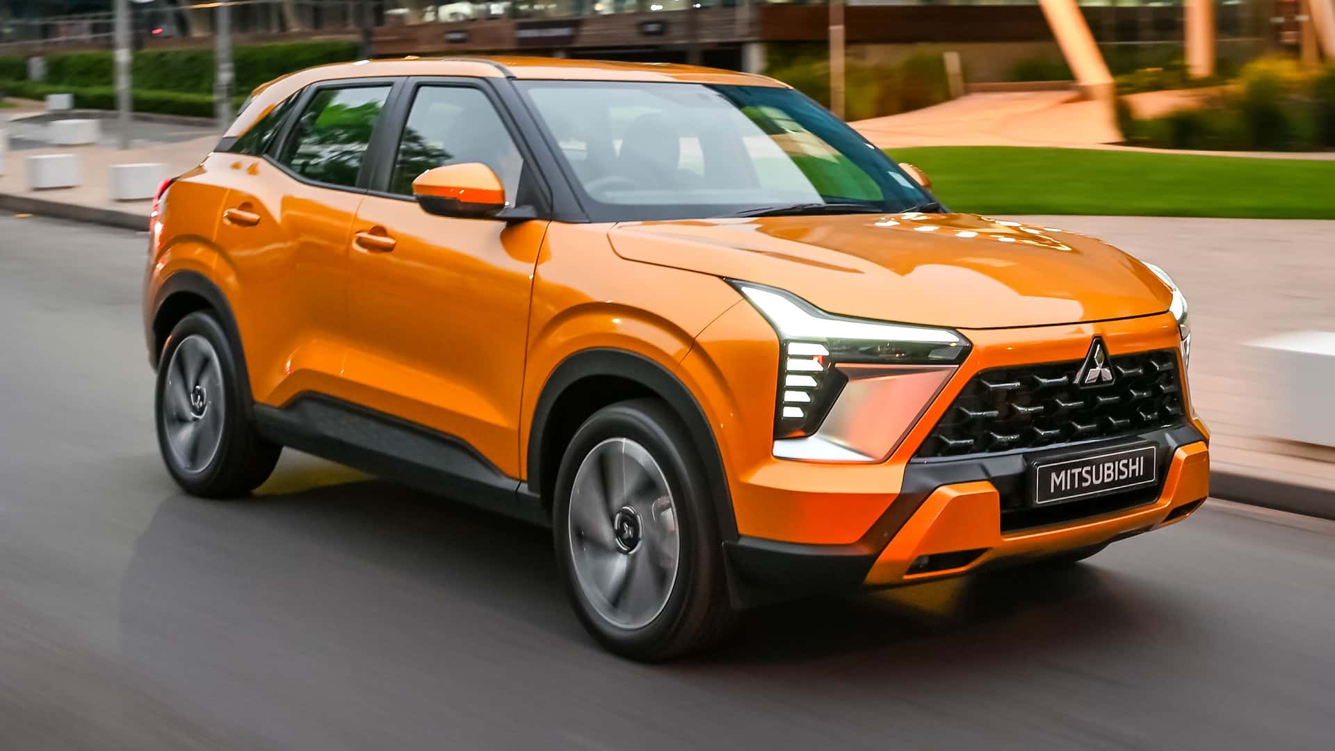 2025 Mitsubishi Outlander Sport - Seitenansicht 2025 Mitsubishi Outlander Sport - Seitenansicht