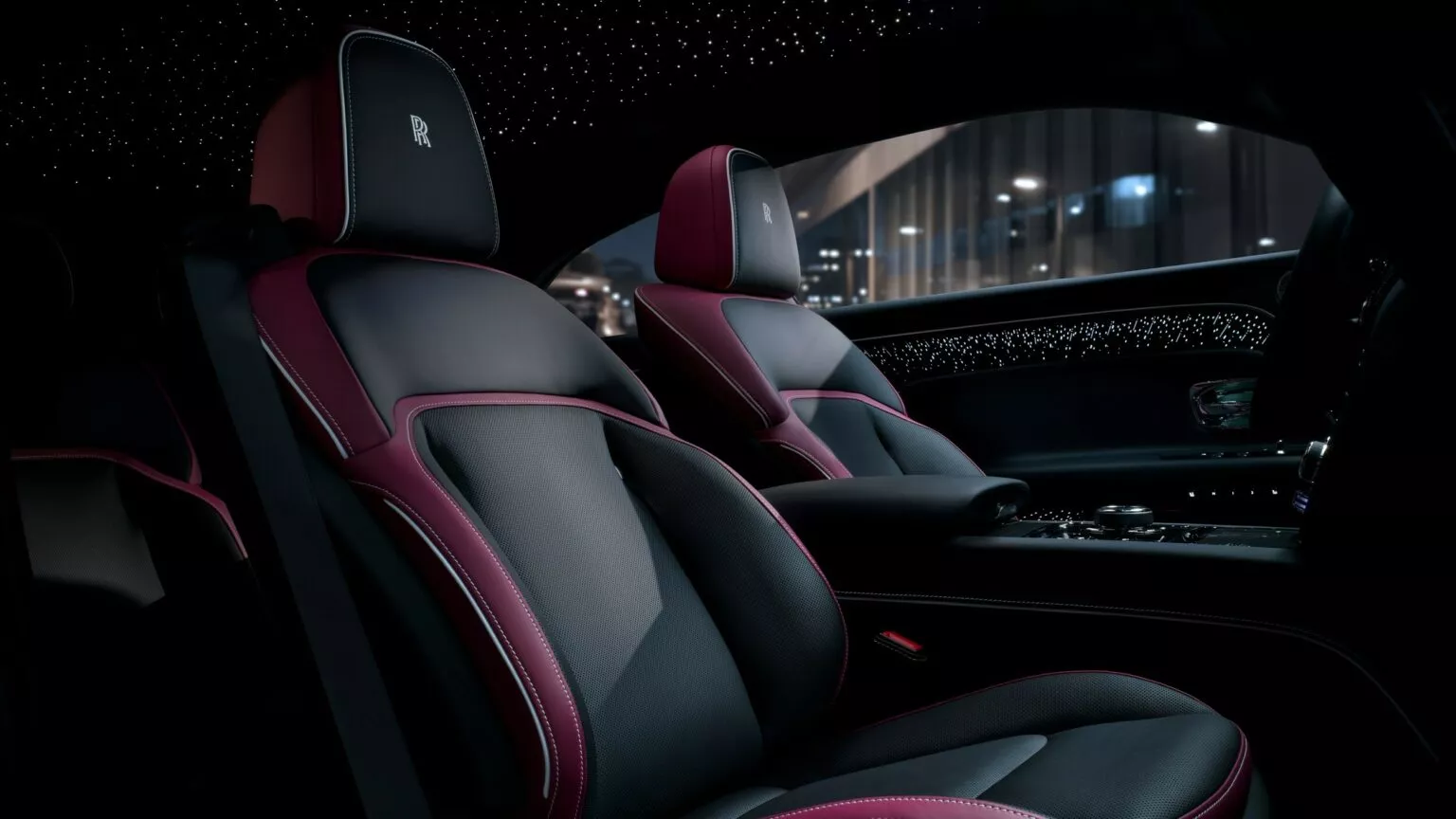 2025 Rolls-Royce Spectre Black Badge Nahaufnahme. 2025 Rolls-Royce Spectre Black Badge Nahaufnahme.