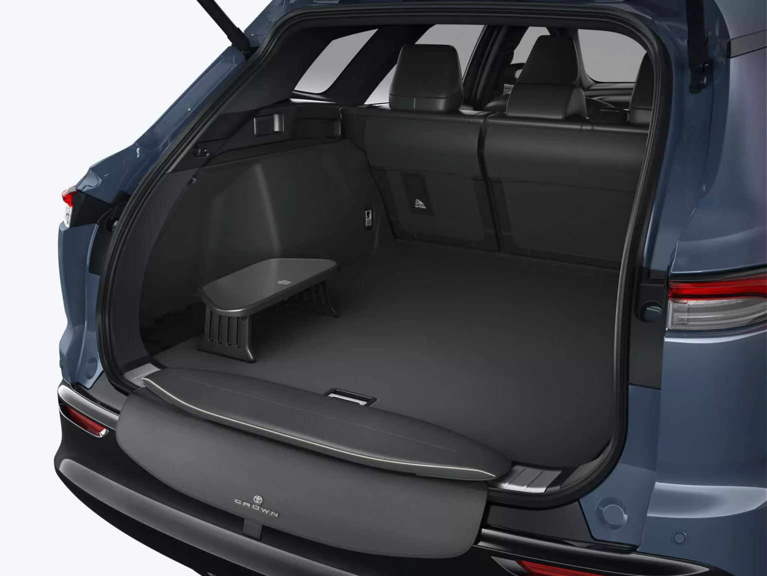 Innenraum des Toyota Crown Estate auf dem Messestand