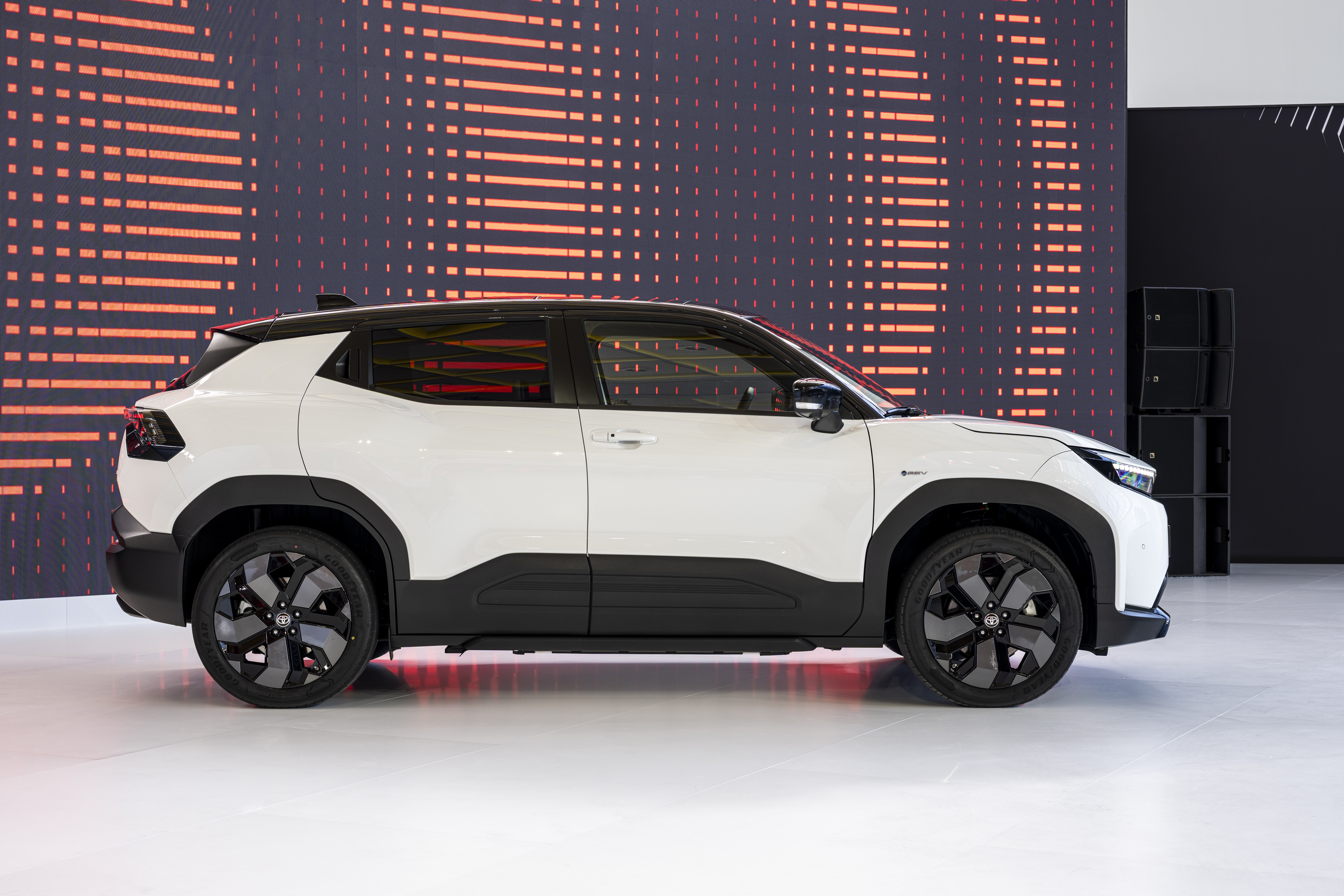 Toyota Urban Cruiser 2025 außen - Rückansicht Toyota Urban Cruiser 2025 außen - Rückansicht
