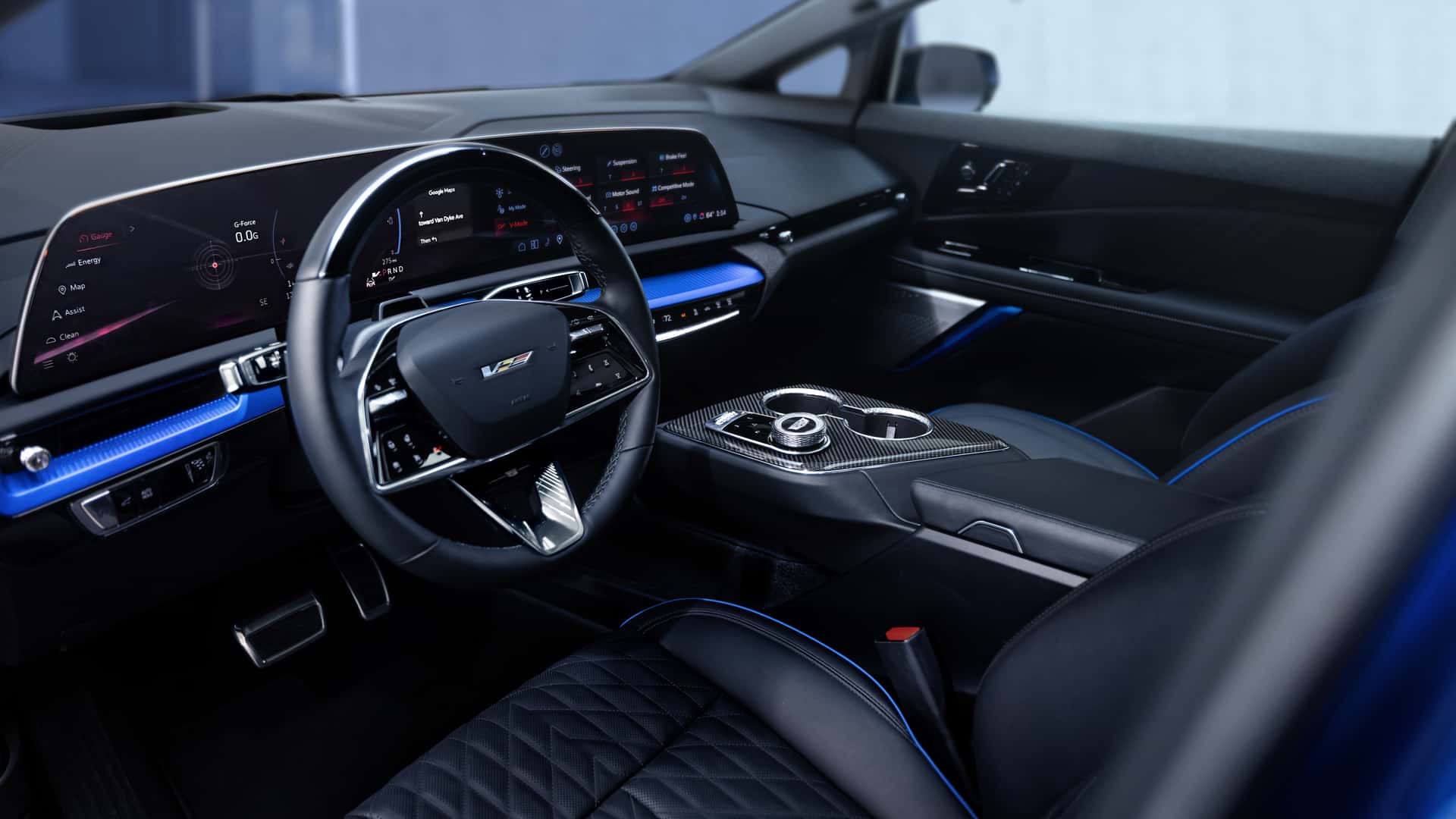2026 Cadillac Optiq V in der Garage. 2026 Cadillac Optiq V in der Garage.