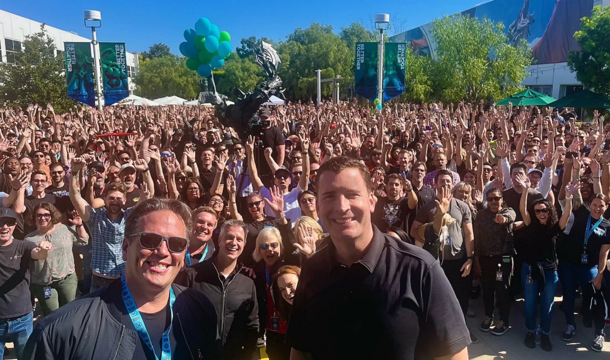 Phil Spencer und führende Xbox-Mitarbeiter besuchten das Blizzard-Hauptquartier und sprachen mit dem Entwicklerteam Phil Spencer und führende Xbox-Mitarbeiter besuchten das Blizzard-Hauptquartier und sprachen mit dem Entwicklerteam