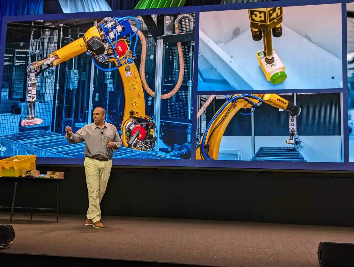 Amazon stellt Sparrow-Roboter vor, der Routinearbeiten in Lagerhäusern erledigen soll-2 Amazon stellt Sparrow-Roboter vor, der Routinearbeiten in Lagerhäusern erledigen soll-2