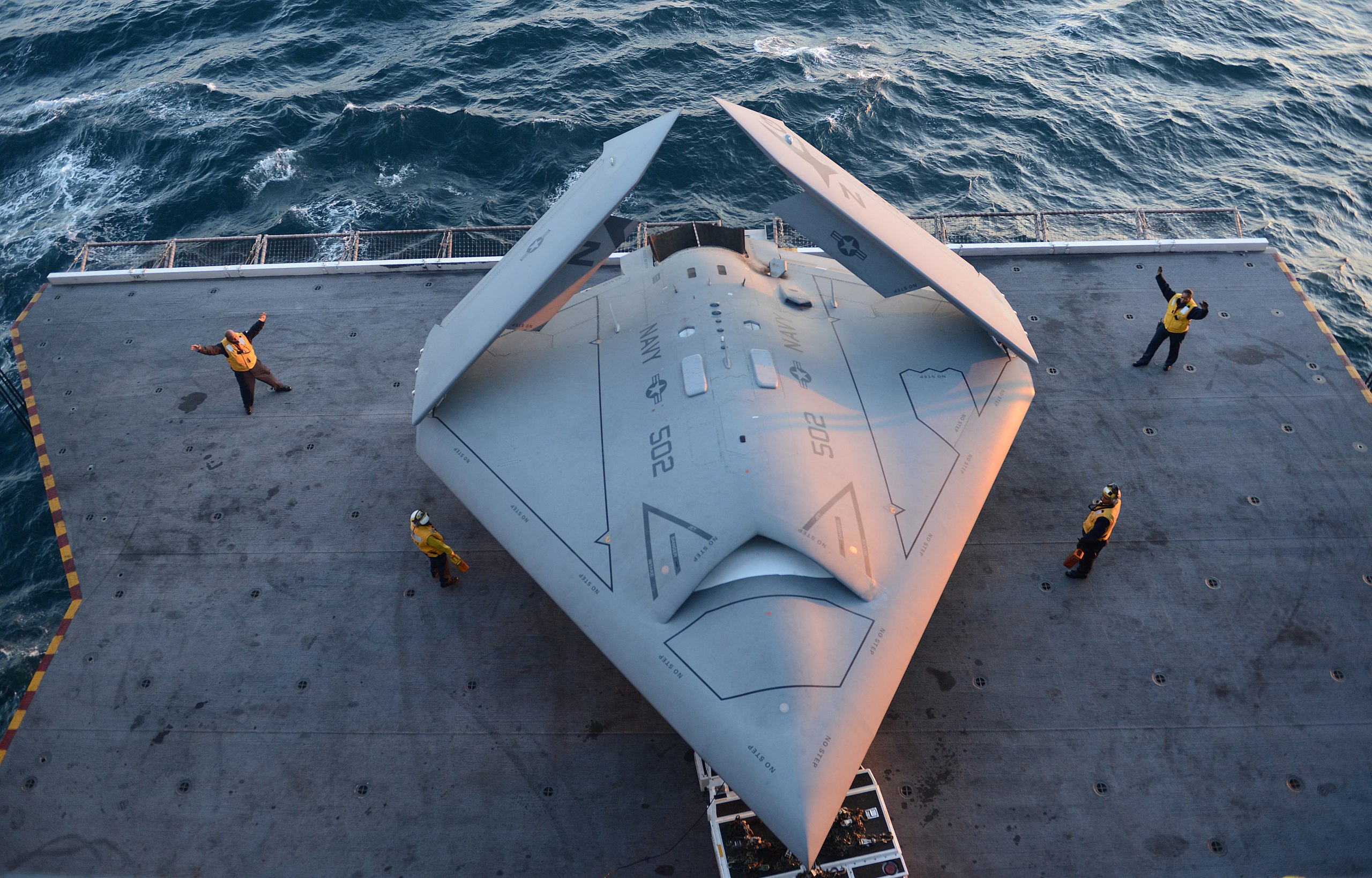 Eine mysteriöse Tarnkappendrohne, die der Northrop Grumman X-47B ähnelt, wurde in China gesichtet - es gibt drei Versionen, um die es sich handeln könnte-9 Eine mysteriöse Tarnkappendrohne, die der Northrop Grumman X-47B ähnelt, wurde in China gesichtet - es gibt drei Versionen, um die es sich handeln könnte-9