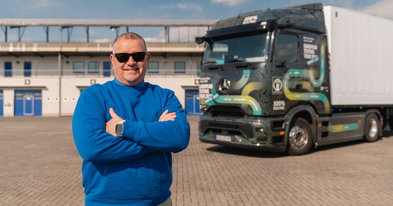 Marco Hellgreve vor dem Mercedes eActros 600 Marco Hellgreve vor dem Mercedes eActros 600