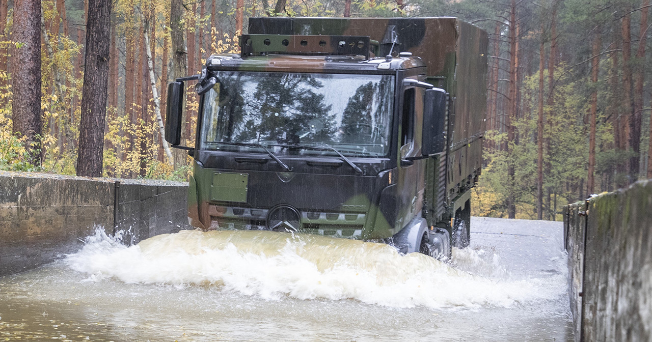 Mercedes-Benz Arocs Lkw im Testprozess Mercedes-Benz Arocs Lkw im Testprozess