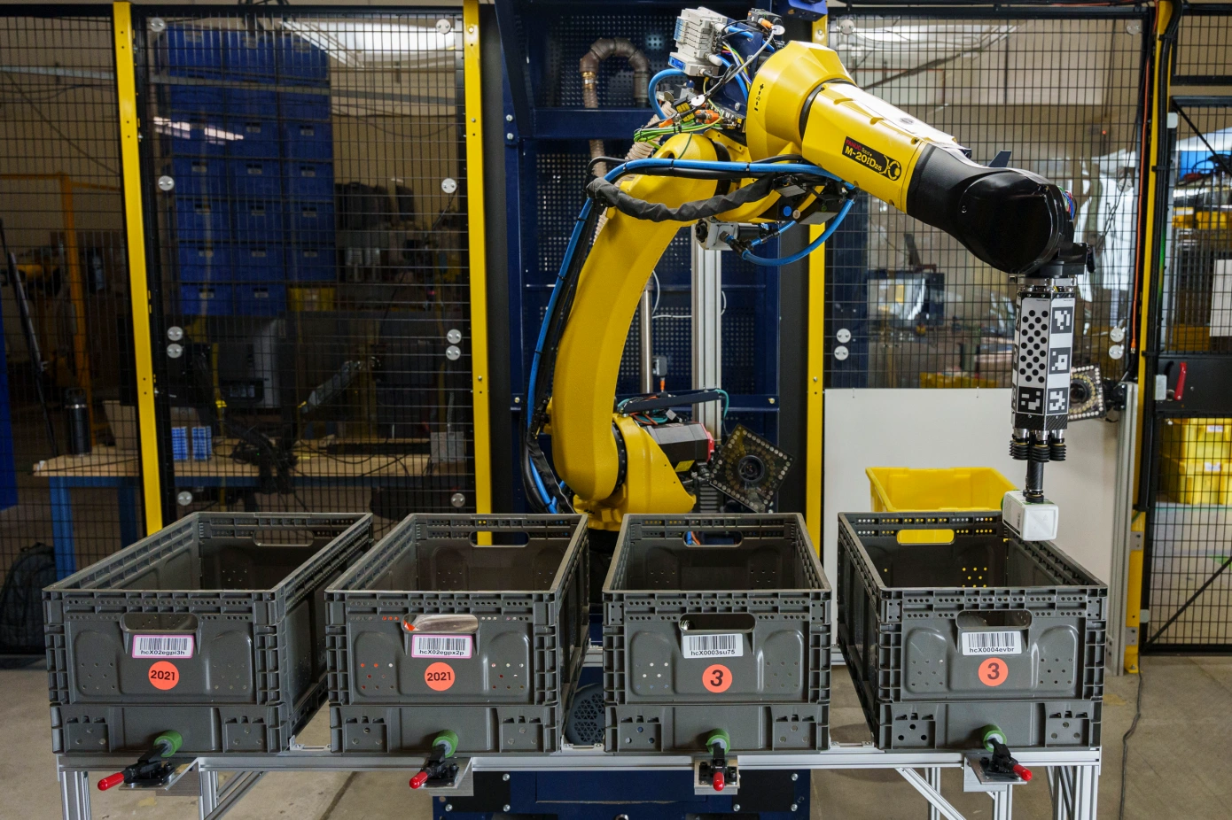 Amazon stellt Sparrow-Roboter vor, der Routinearbeiten in Lagerhäusern erledigen soll Amazon stellt Sparrow-Roboter vor, der Routinearbeiten in Lagerhäusern erledigen soll