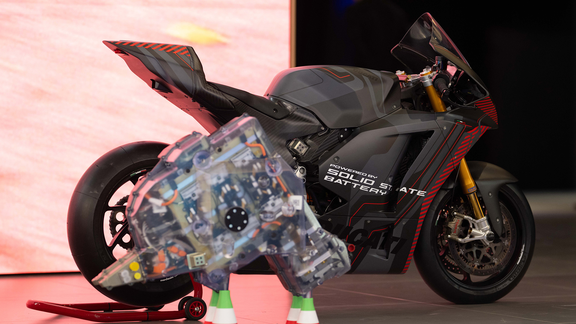 Ducati V21L zeigt Batterietechnologie