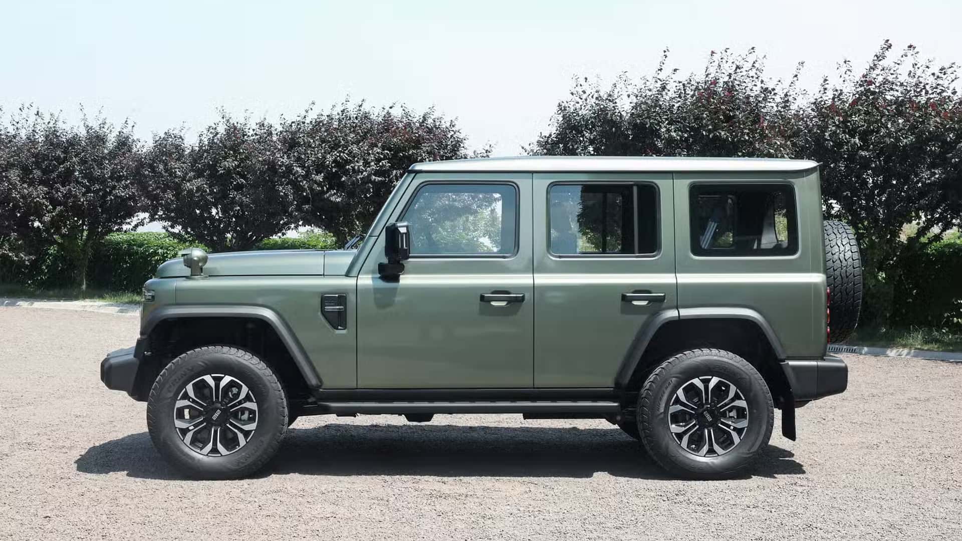 BAW 212 geländegängiger SUV