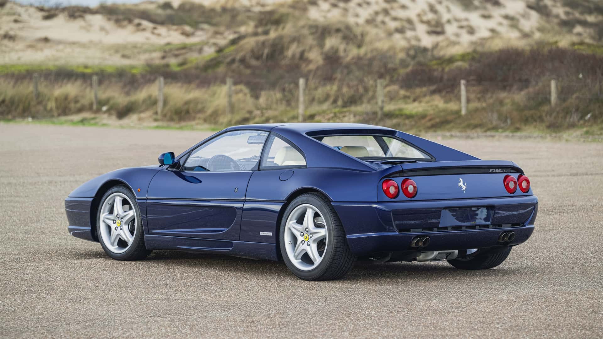 Der Innenraum des Ferrari F355 GTS von Michael Schumacher.