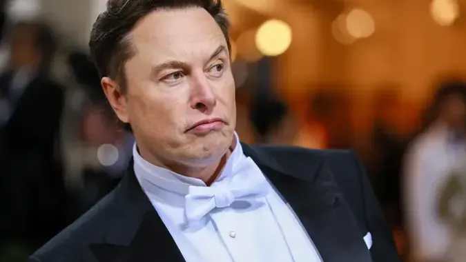 Elon Musk Der überraschte Gesichtsausdruck von Elon Musk