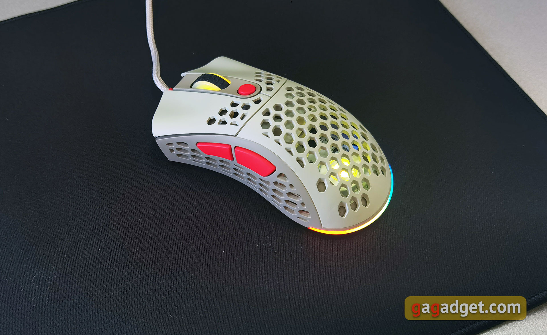 2E Gaming HyperSpeed Pro Überblick: Eine leichte Gaming-Maus mit einem großartigen Sensor 2E Gaming HyperSpeed Pro Überblick: Eine leichte Gaming-Maus mit einem großartigen Sensor