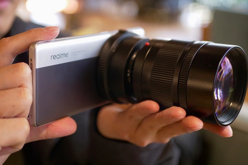 Der Prozess des Fotografierens mit dem neuen Realme Smartphone Der Prozess des Fotografierens mit dem neuen Realme Smartphone