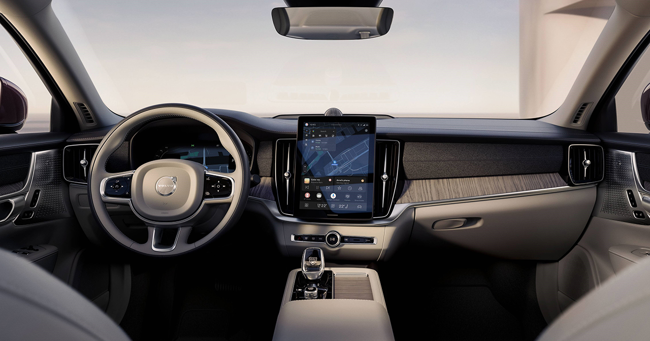 Innenraum des aktualisierten Volvo S90 mit einem neuen Bildschirm