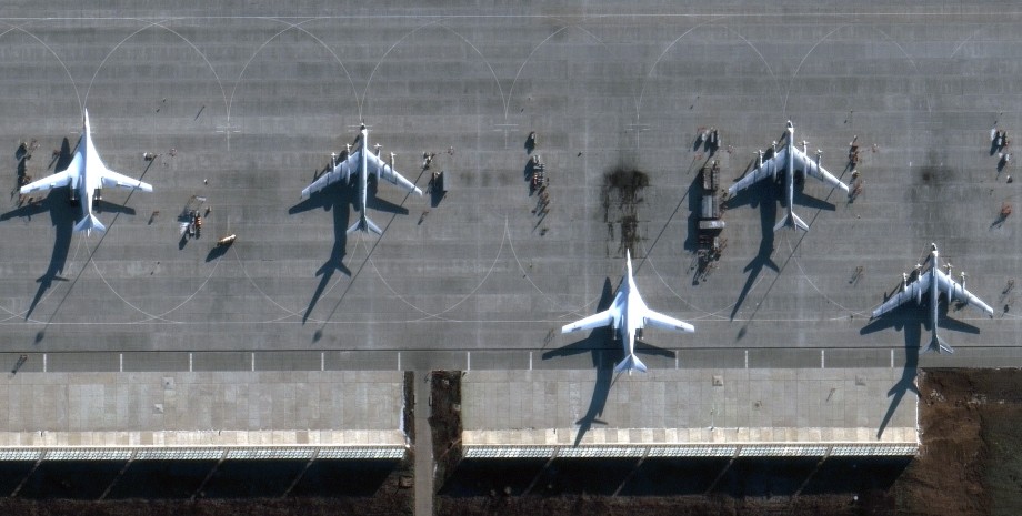 Die Ukraine hat offiziell bestätigt, dass Tu-141-Drohnen gegen Tu-95MS- und Tu-22M3-Atombomber auf russischem Gebiet eingesetzt werden-2 Die Ukraine hat offiziell bestätigt, dass Tu-141-Drohnen gegen Tu-95MS- und Tu-22M3-Atombomber auf russischem Gebiet eingesetzt werden-2