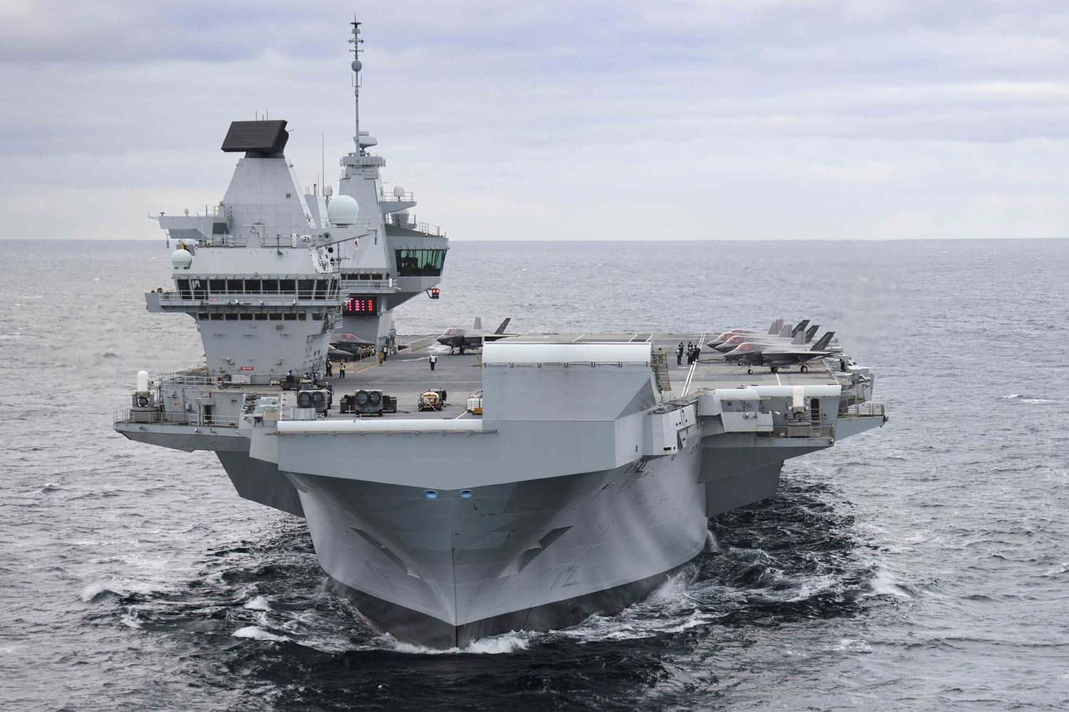 Der britische Flugzeugträger HMS Queen Elizabeth, der Kampfflugzeuge der fünften Generation vom Typ F-35B Lightning II an Bord hat, ist zum ersten Mal in der Geschichte unter NATO-Kommando gestellt worden.-2 Der britische Flugzeugträger HMS Queen Elizabeth, der Kampfflugzeuge der fünften Generation vom Typ F-35B Lightning II an Bord hat, ist zum ersten Mal in der Geschichte unter NATO-Kommando gestellt worden.-2