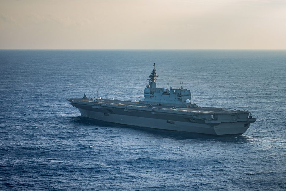 Der japanische Hubschrauberträger JS Izumo wird vor der US-Küste Übungen mit F-35B Lightning II-Kampfjets der fünften Generation durchführen Der japanische Hubschrauberträger JS Izumo wird vor der US-Küste Übungen mit F-35B Lightning II-Kampfjets der fünften Generation durchführen