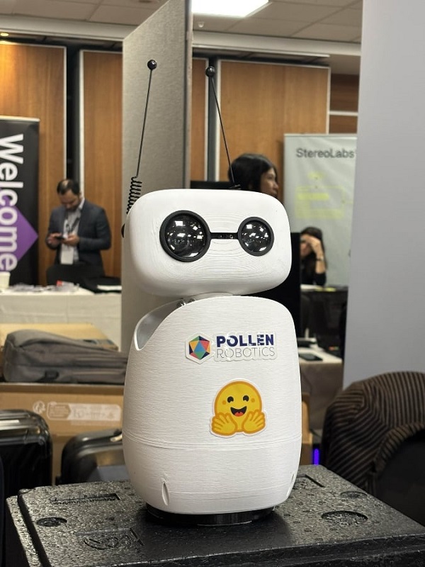 Humanoider Roboter von HopeJR. Hugging Faces humanoider Roboter HopeJR