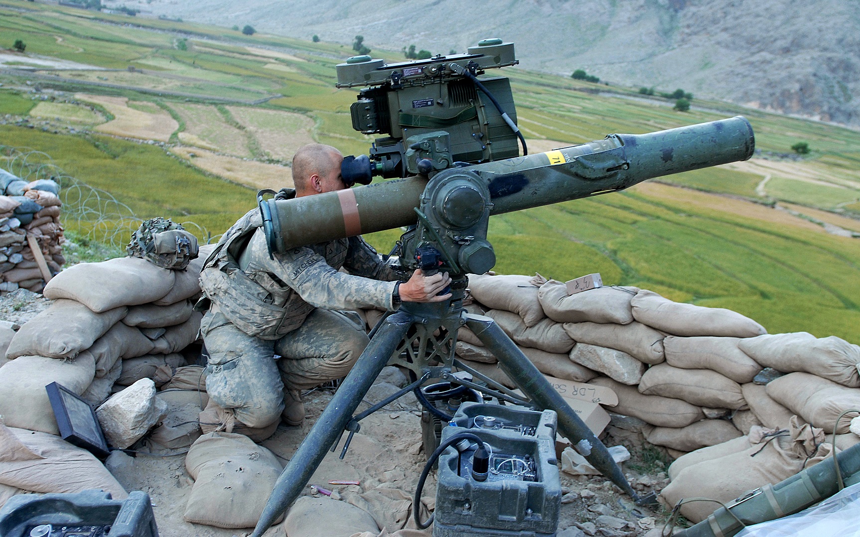 Die ukrainischen Streitkräfte haben mit Hilfe des amerikanischen TOW-Raketenabwehrsystems einen russischen Panzer zerstört (Video) Die ukrainischen Streitkräfte haben mit Hilfe des amerikanischen TOW-Raketenabwehrsystems einen russischen Panzer zerstört (Video)